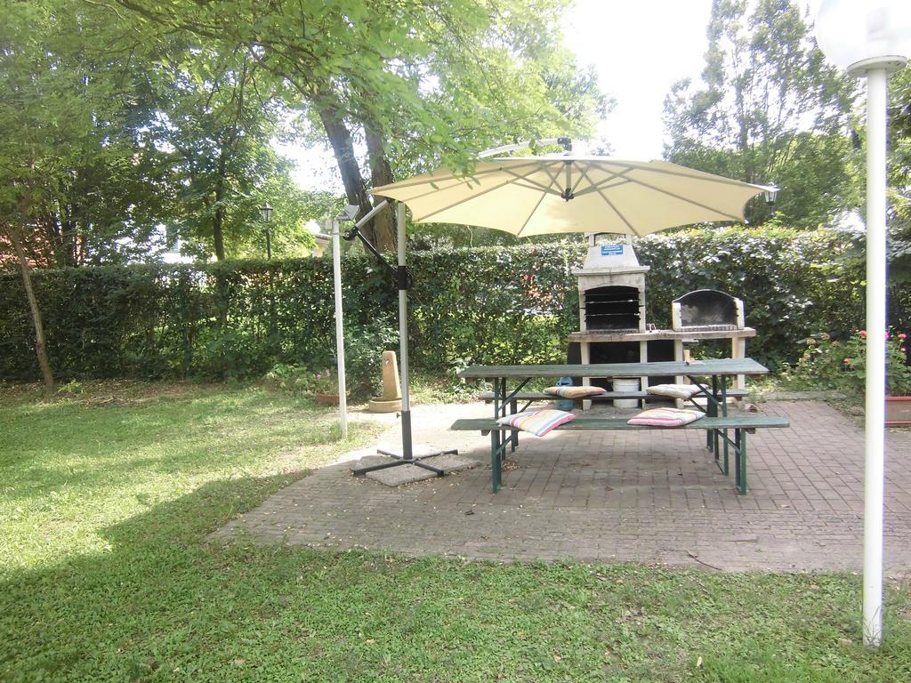 Casa Marialuigia - Appartamenti Solo Per Famiglie Lido di Jesolo Exterior foto