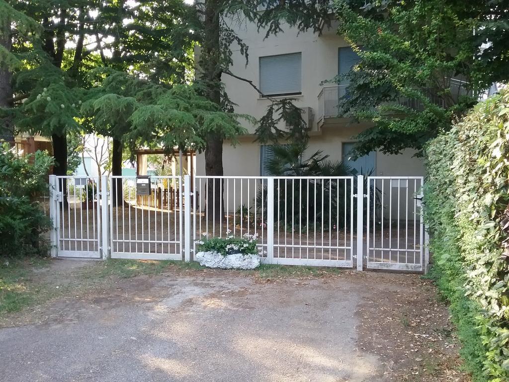 Casa Marialuigia - Appartamenti Solo Per Famiglie Lido di Jesolo Exterior foto